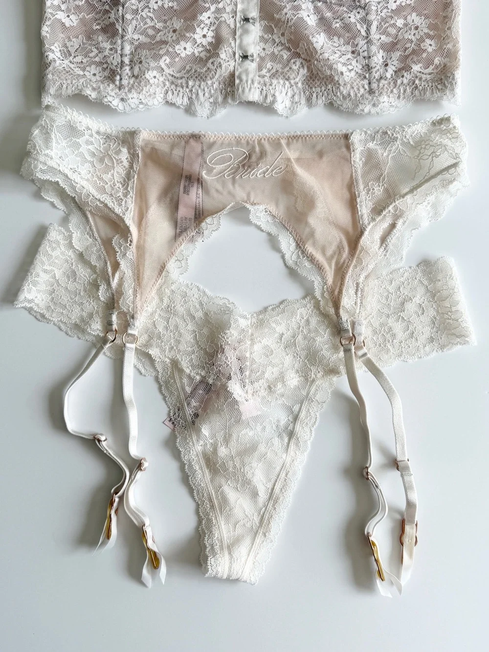 34DDD MEDIUM Victoria’s Secret 3PCS bridal bra set garter belt thong panties